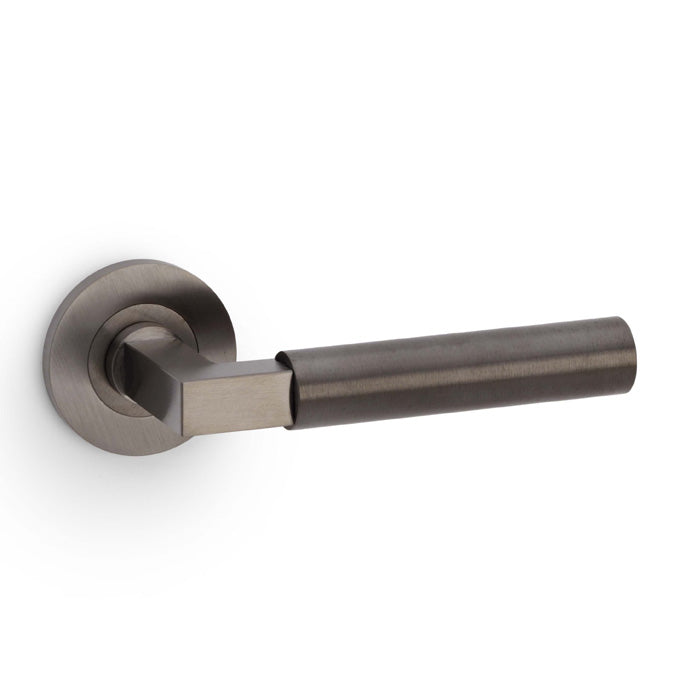Eurospec Alexander & Wilks Plain Hurricane Lever on Round Rose AW201